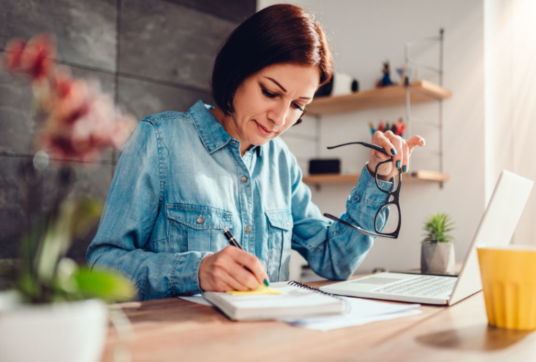 How is an SMSF Accountant Different from a Financial Adviser?